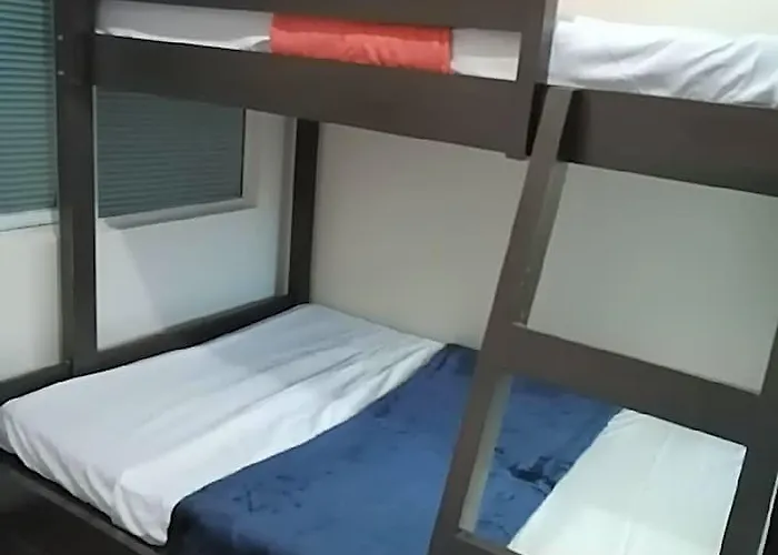 Hotel Cozy Beside Mall, Mrt Boni Edsa 4*